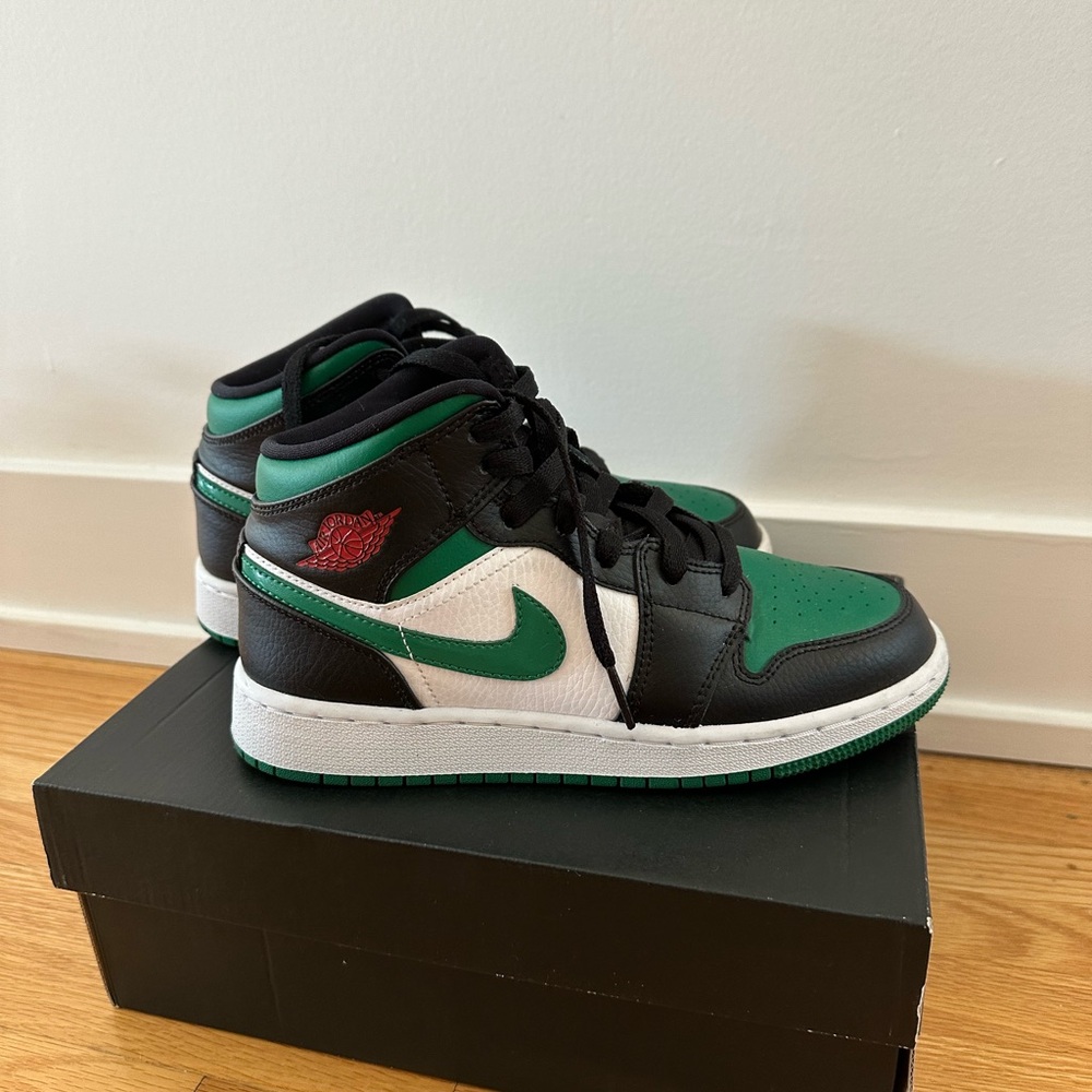 Air Jordan 1 Mid GS 'Black Pine Green' – Size US 3.5 Y